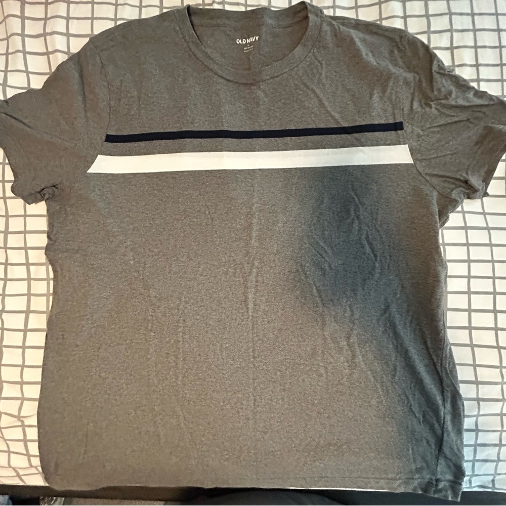 Old Navy Men's Gray T-Shirt with Navy and White Stripes
